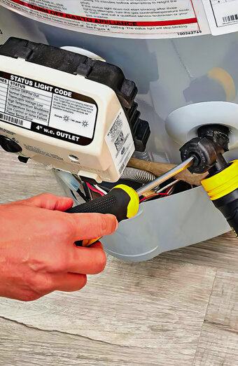 https://guildfordhotwater.com.au/uploads/2025/06/hot-water-servicing-70528.jpg